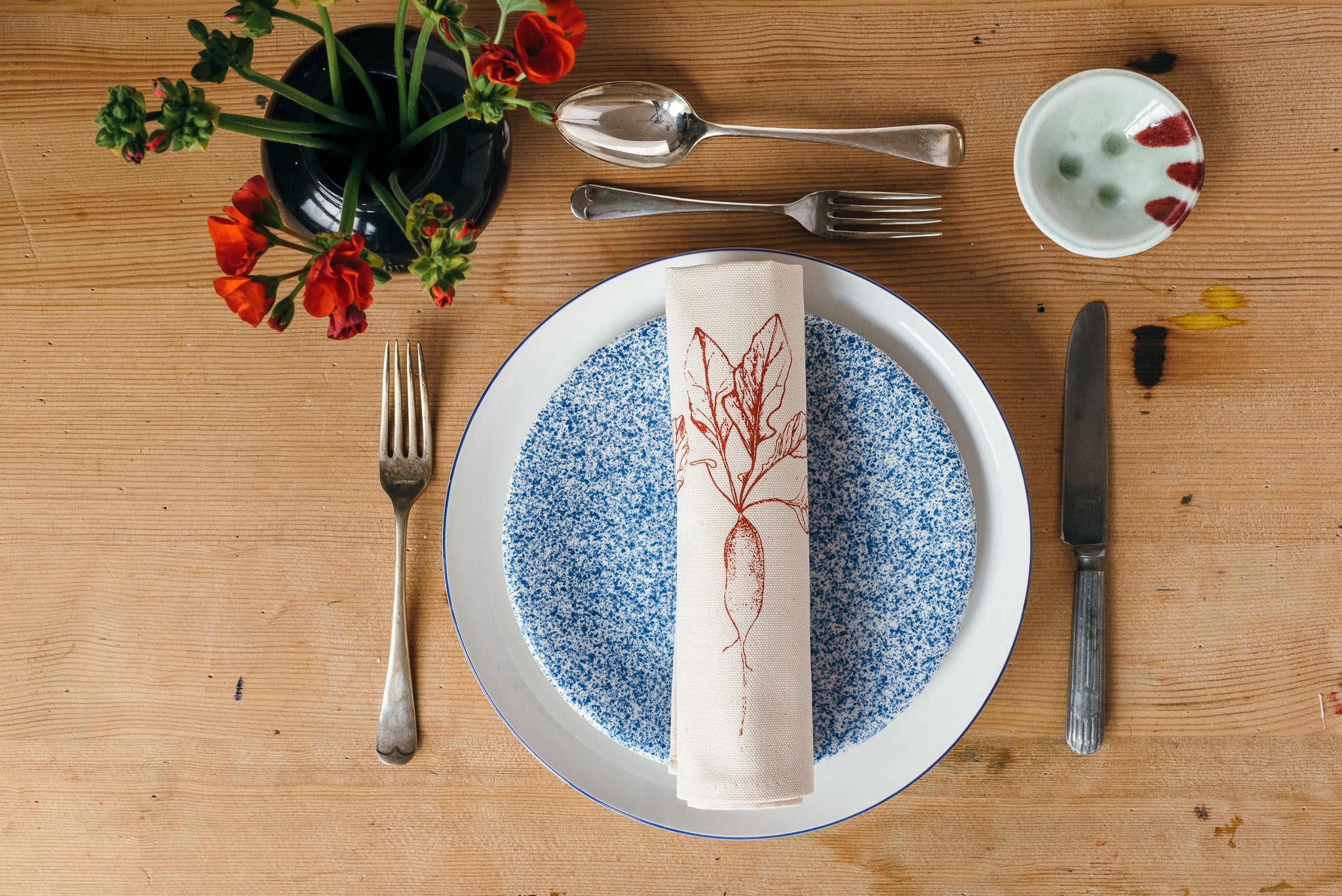 garden red radish printed napkin table place setting